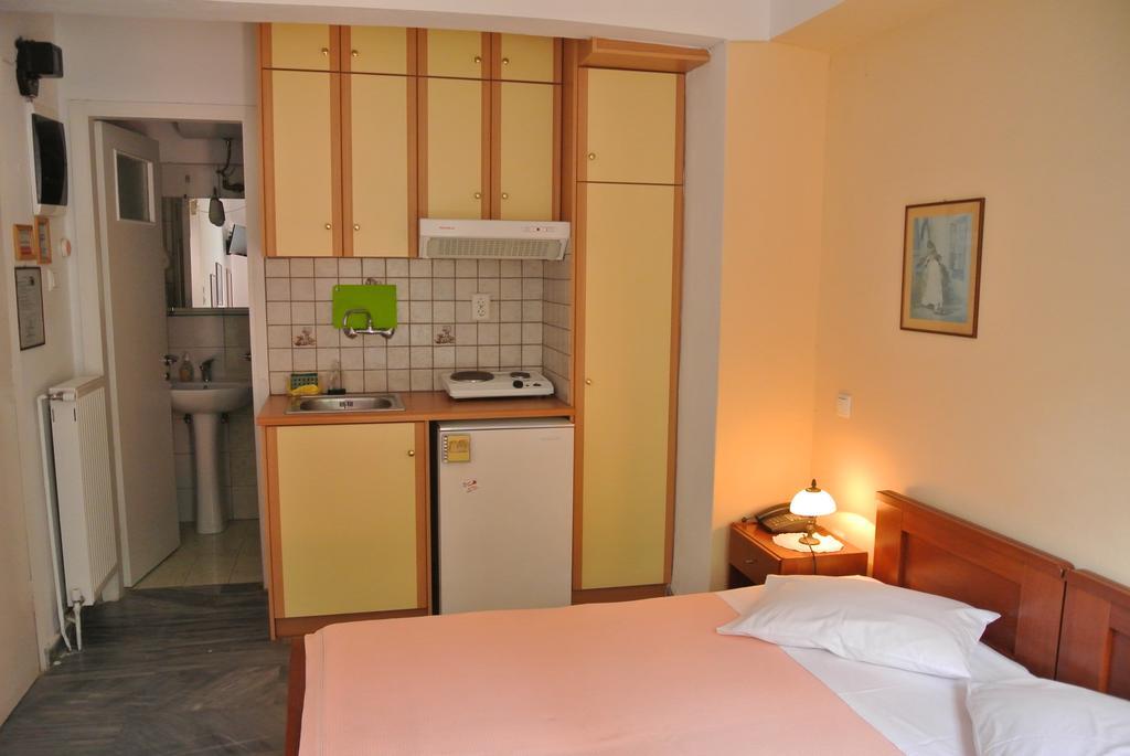Meltemi Aparthotel Batsíon Exteriör bild