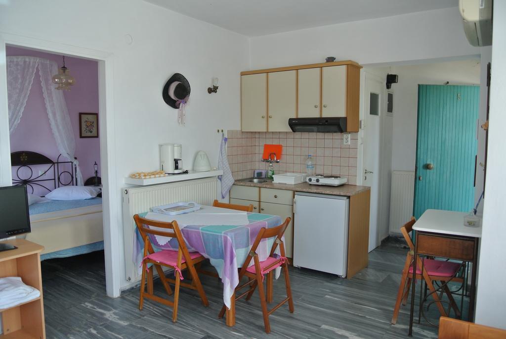 Meltemi Aparthotel Batsíon Exteriör bild