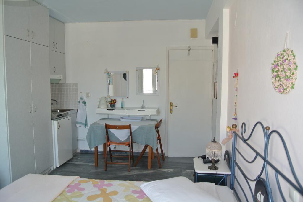 Meltemi Aparthotel Batsíon Exteriör bild